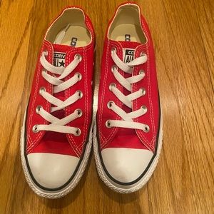 Red low top converse
